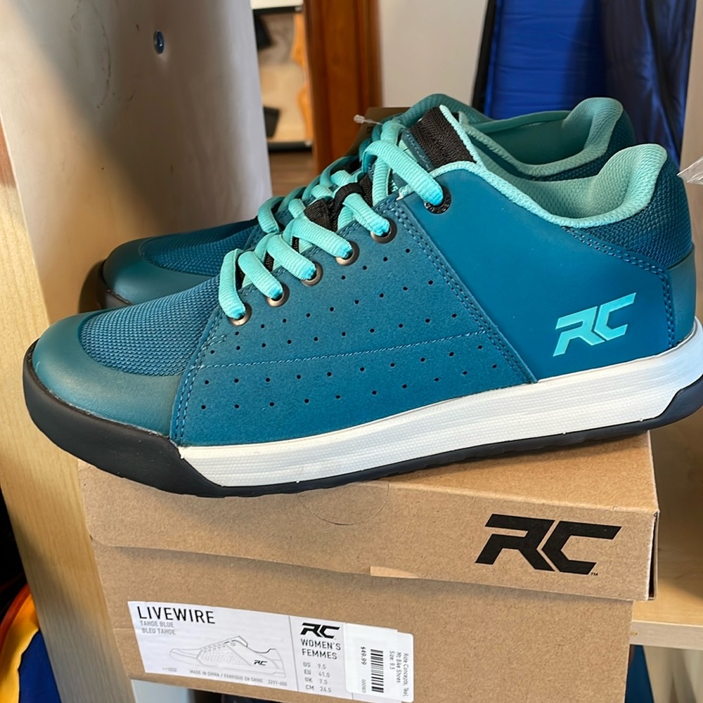 Women’s size 9 1/2, live wire, Tahoe, blue ride concepts, shoes, new with tags